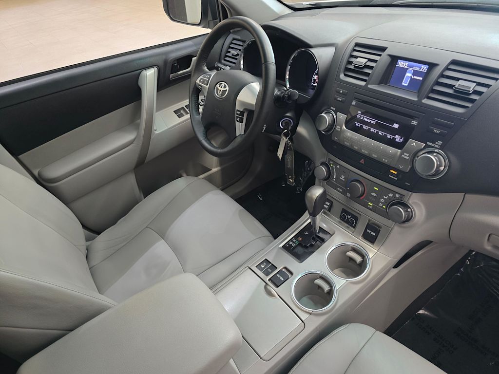 Thumbnail: 2012 Toyota Highlander - 32