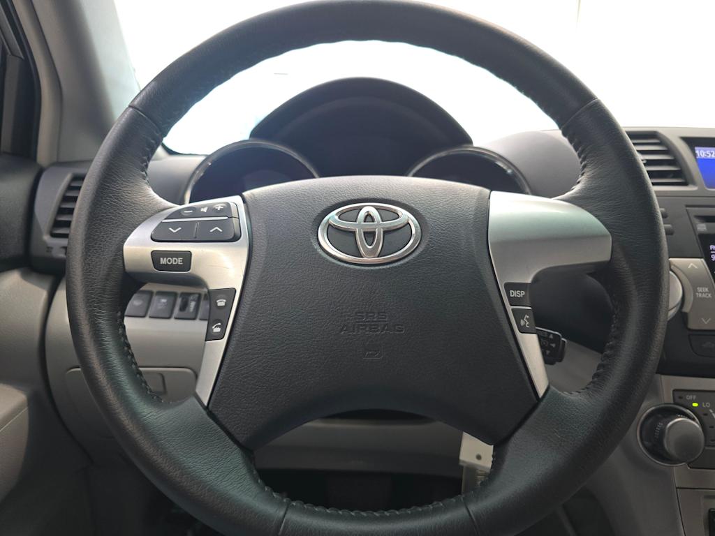 Thumbnail: 2012 Toyota Highlander - 13