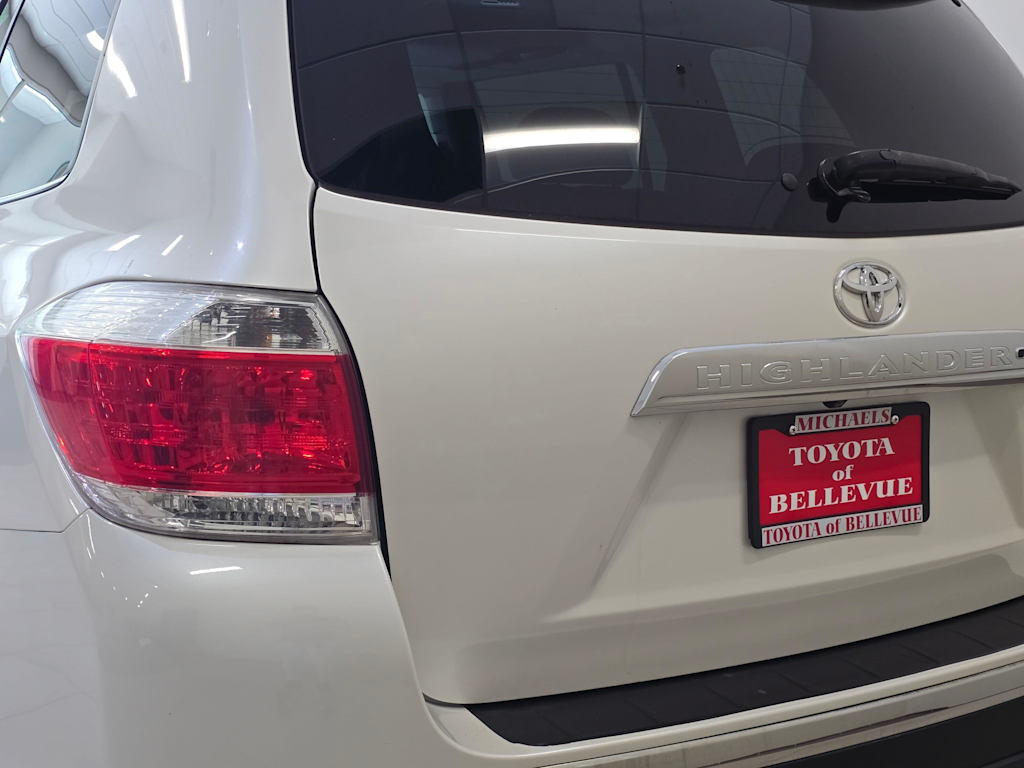 Thumbnail: 2012 Toyota Highlander - 21