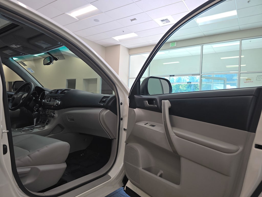 Thumbnail: 2012 Toyota Highlander - 31