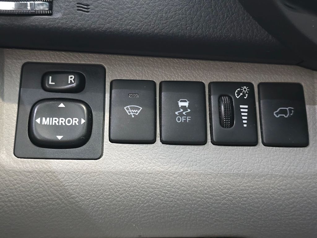 Thumbnail: 2012 Toyota Highlander - 25