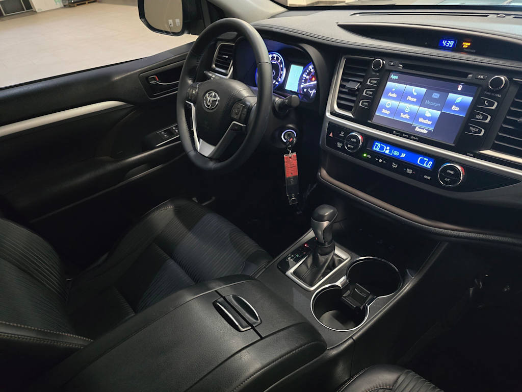 Thumbnail: 2016 Toyota Highlander - 31