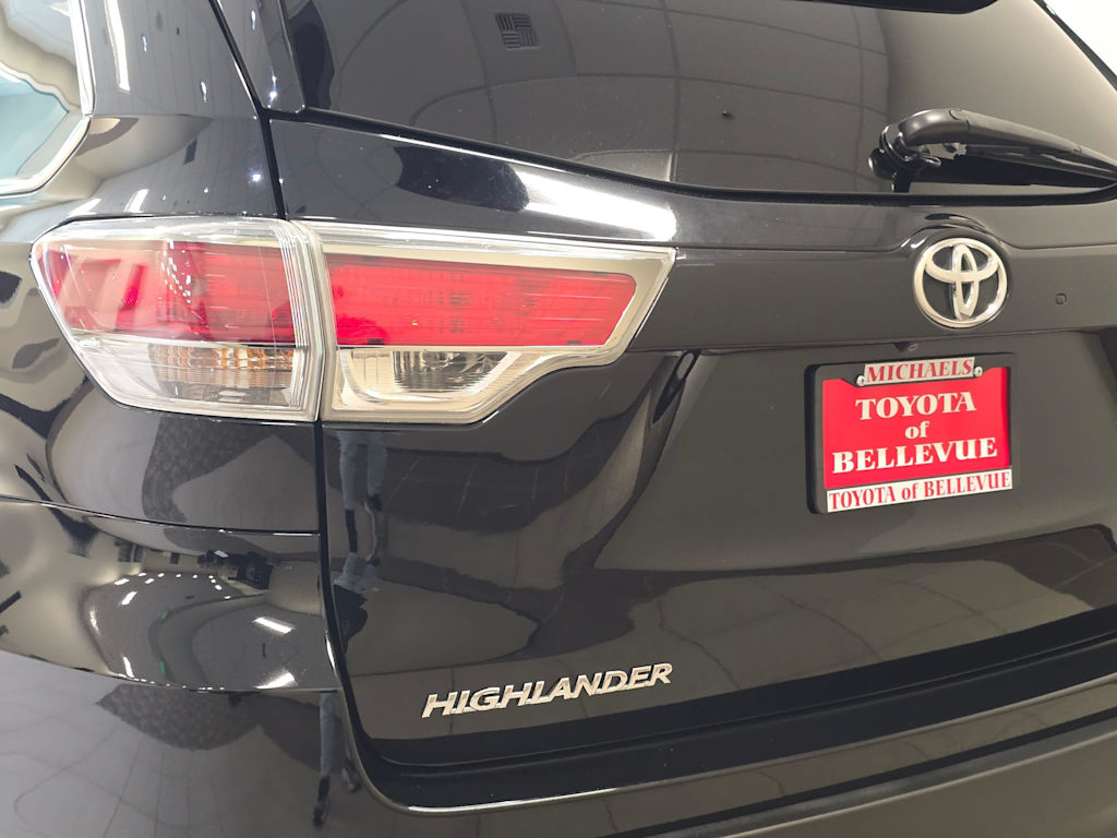 Thumbnail: 2016 Toyota Highlander - 15
