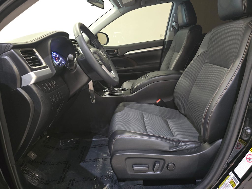 Thumbnail: 2016 Toyota Highlander - 10