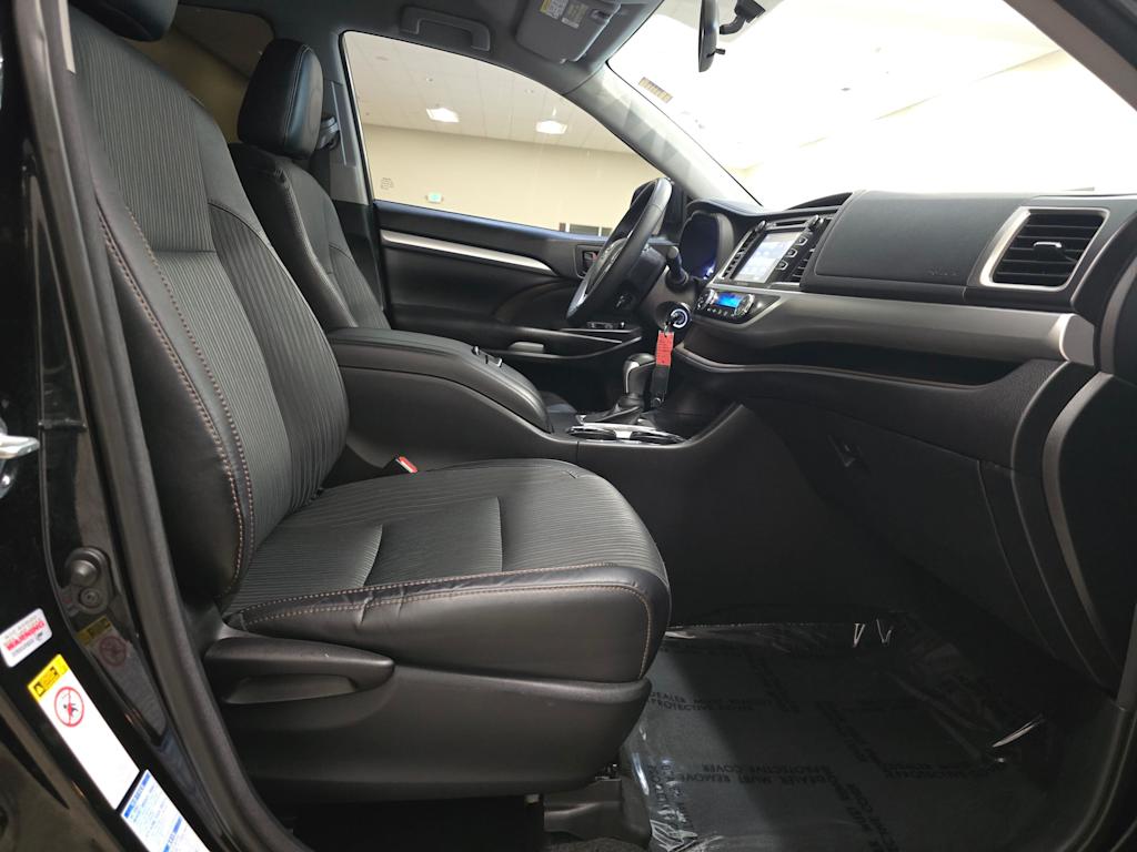 Thumbnail: 2016 Toyota Highlander - 11