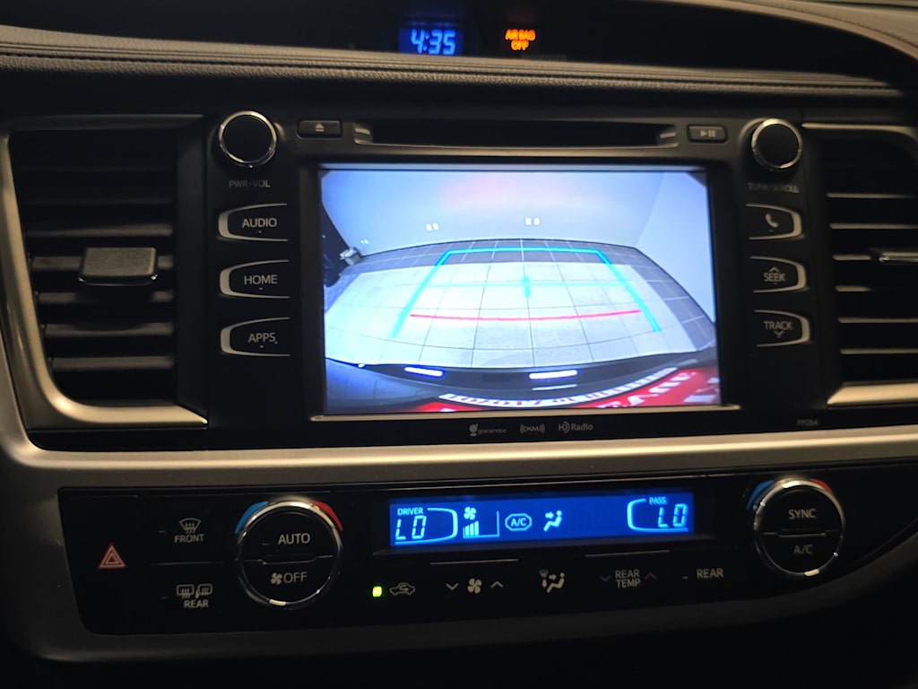 Thumbnail: 2016 Toyota Highlander - 21