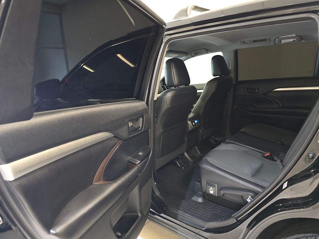 Thumbnail: 2016 Toyota Highlander - 26