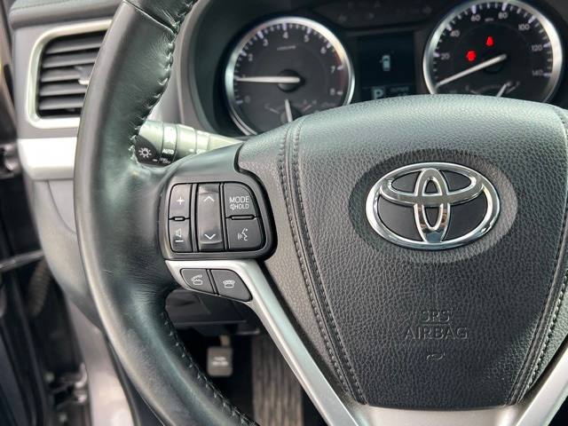 2015 Toyota Highlander LE 25