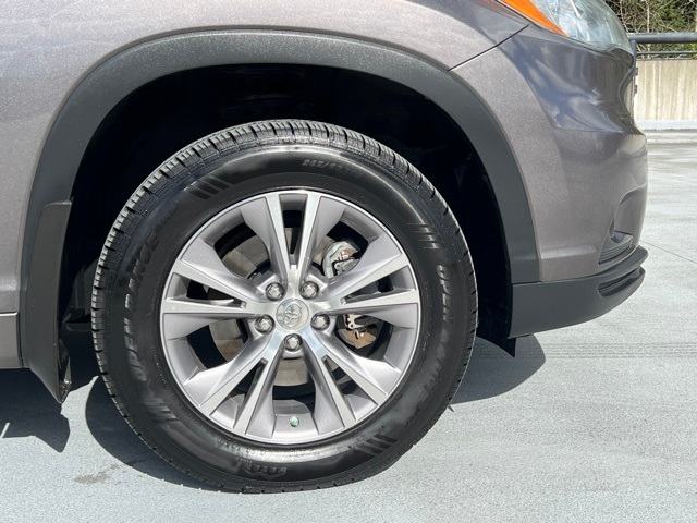 2015 Toyota Highlander LE 8