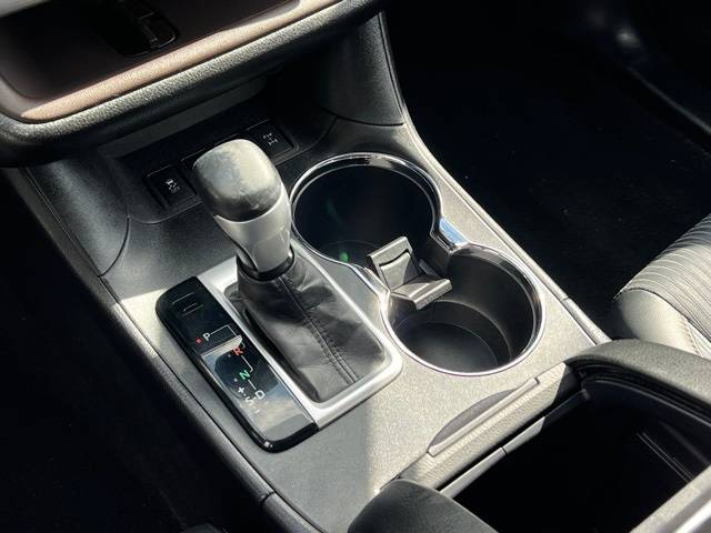 2015 Toyota Highlander LE 16