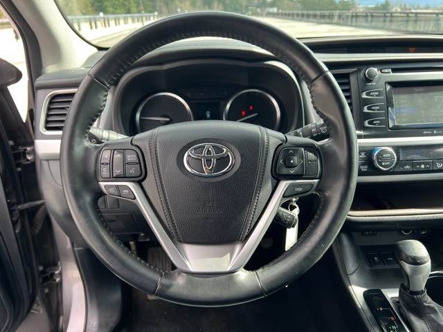 2015 Toyota Highlander LE 23