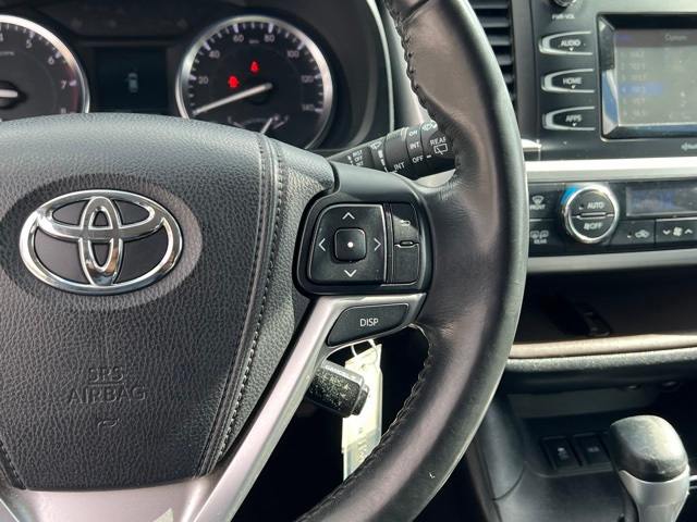 2015 Toyota Highlander LE 22