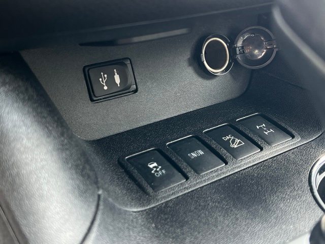 2015 Toyota Highlander LE 27