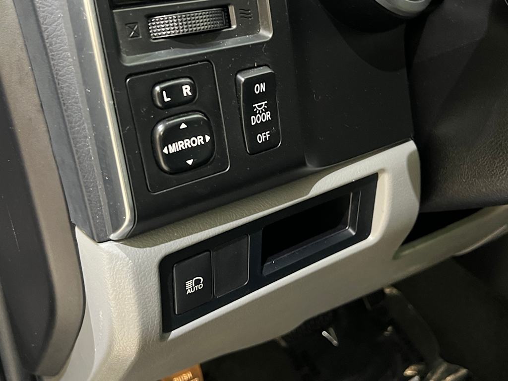 Thumbnail: 2018 Toyota Sequoia - 21