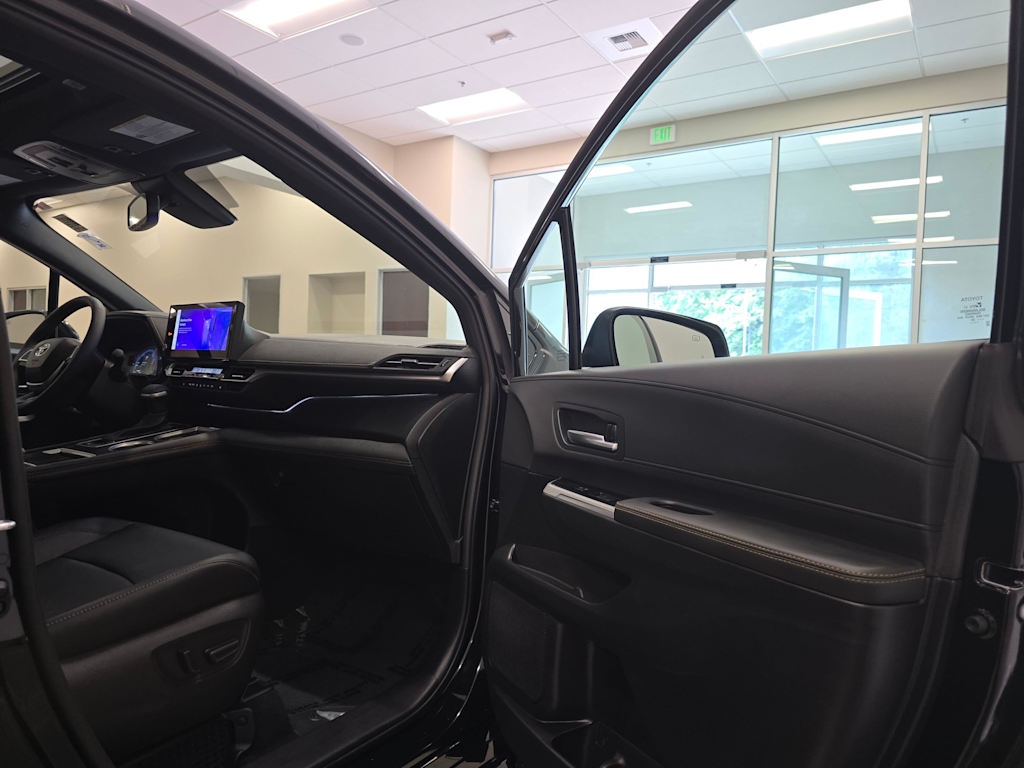 Thumbnail: 2025 Toyota Sienna - 32