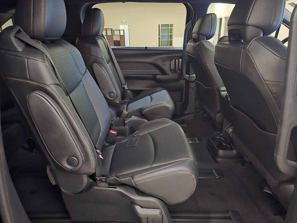 Thumbnail: 2025 Toyota Sienna - 31
