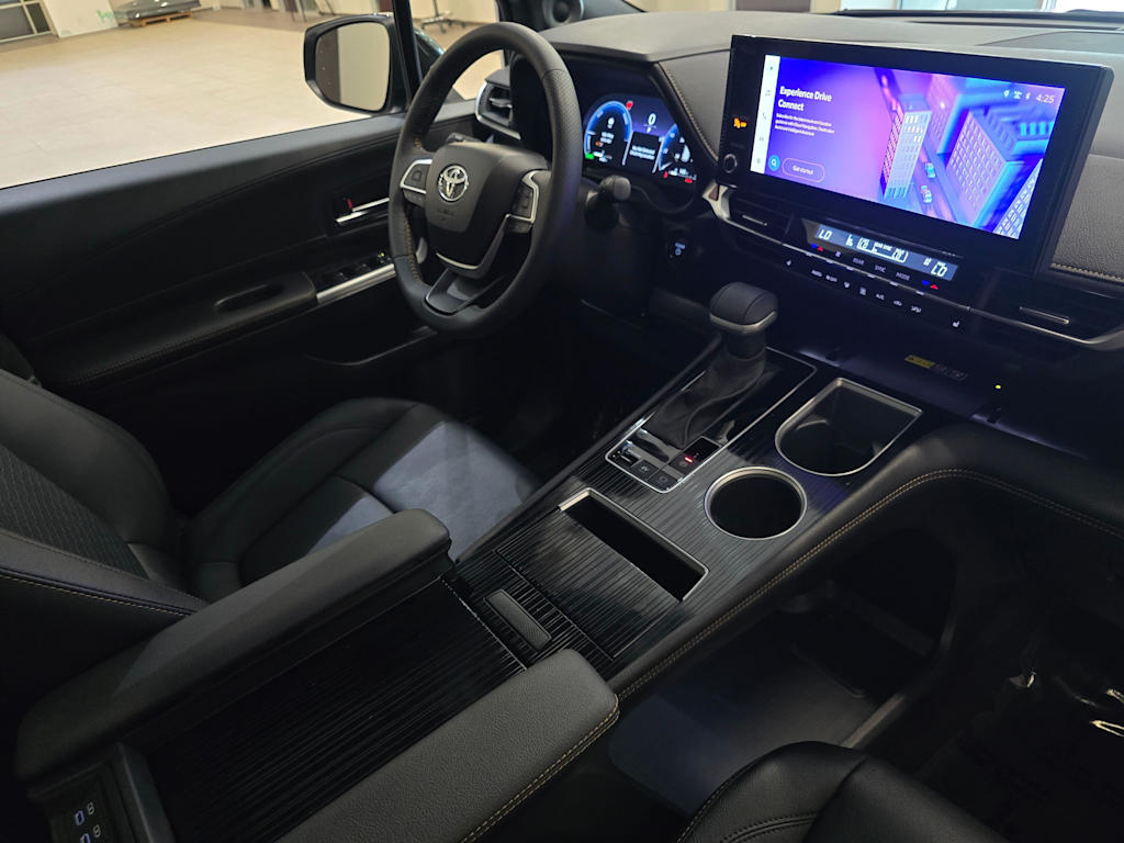 Thumbnail: 2025 Toyota Sienna - 15