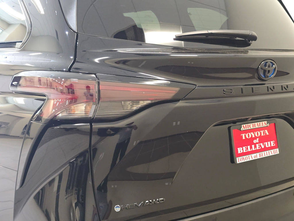 Thumbnail: 2025 Toyota Sienna - 22