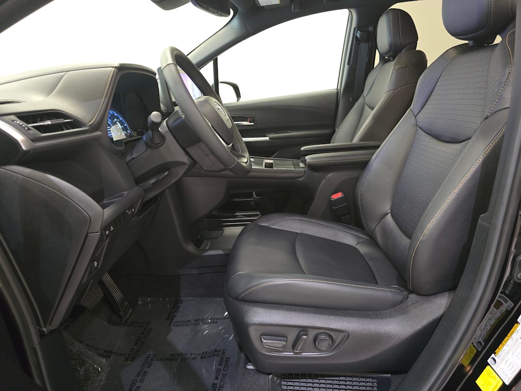 Thumbnail: 2025 Toyota Sienna - 11
