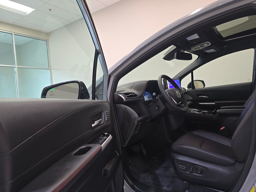 Thumbnail: 2025 Toyota Sienna - 15