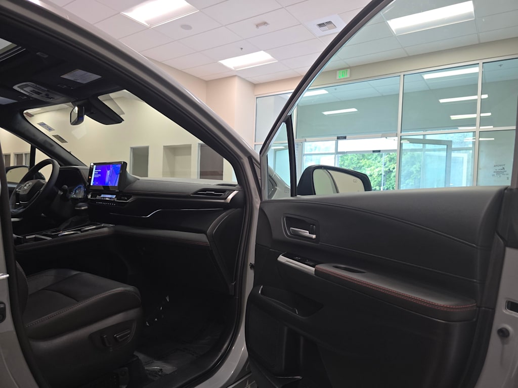 Thumbnail: 2025 Toyota Sienna - 30