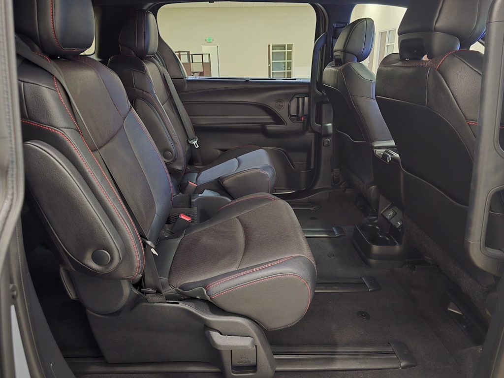 Thumbnail: 2025 Toyota Sienna - 29