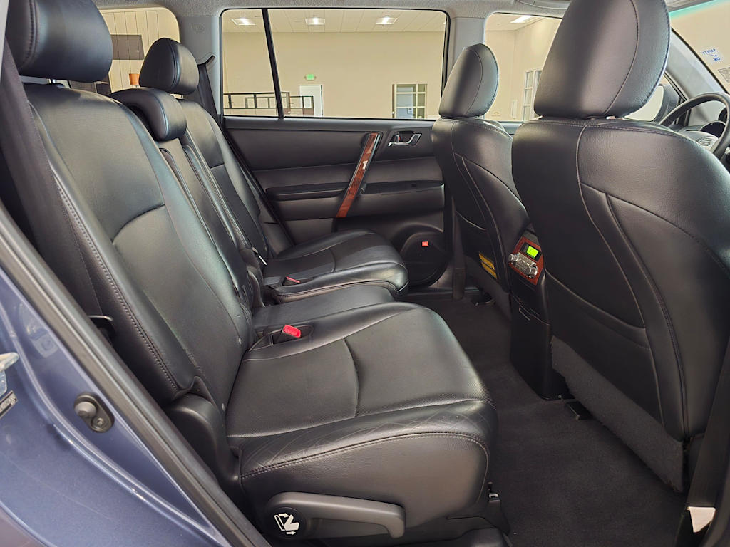 Thumbnail: 2013 Toyota Highlander - 32