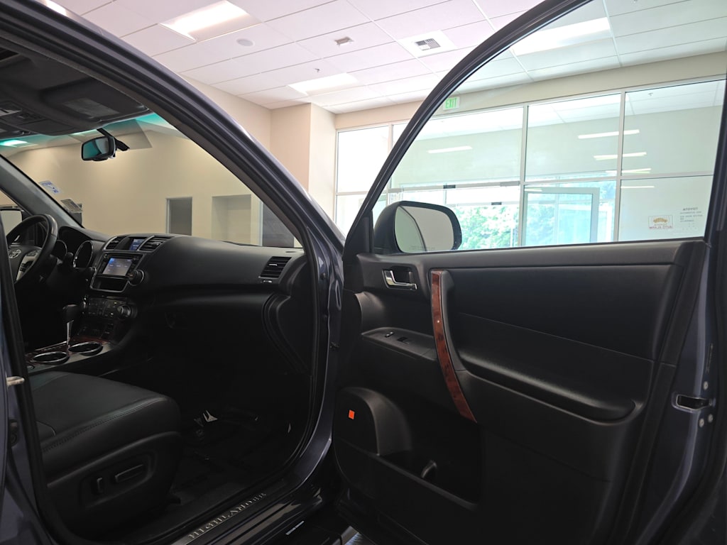 Thumbnail: 2013 Toyota Highlander - 34