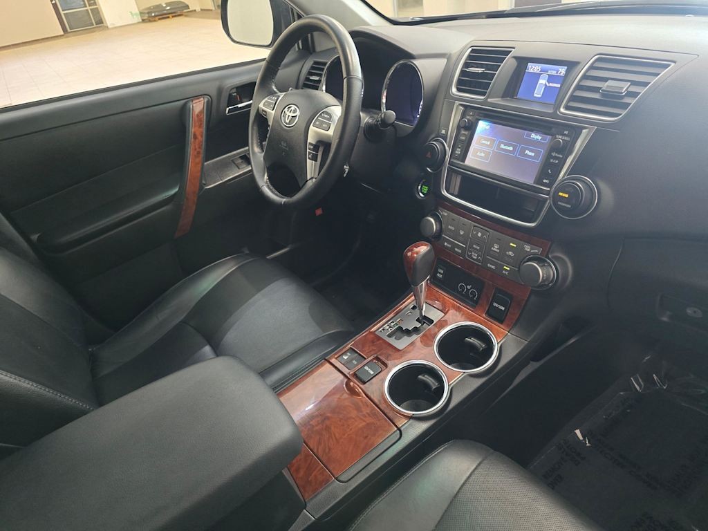 Thumbnail: 2013 Toyota Highlander - 14