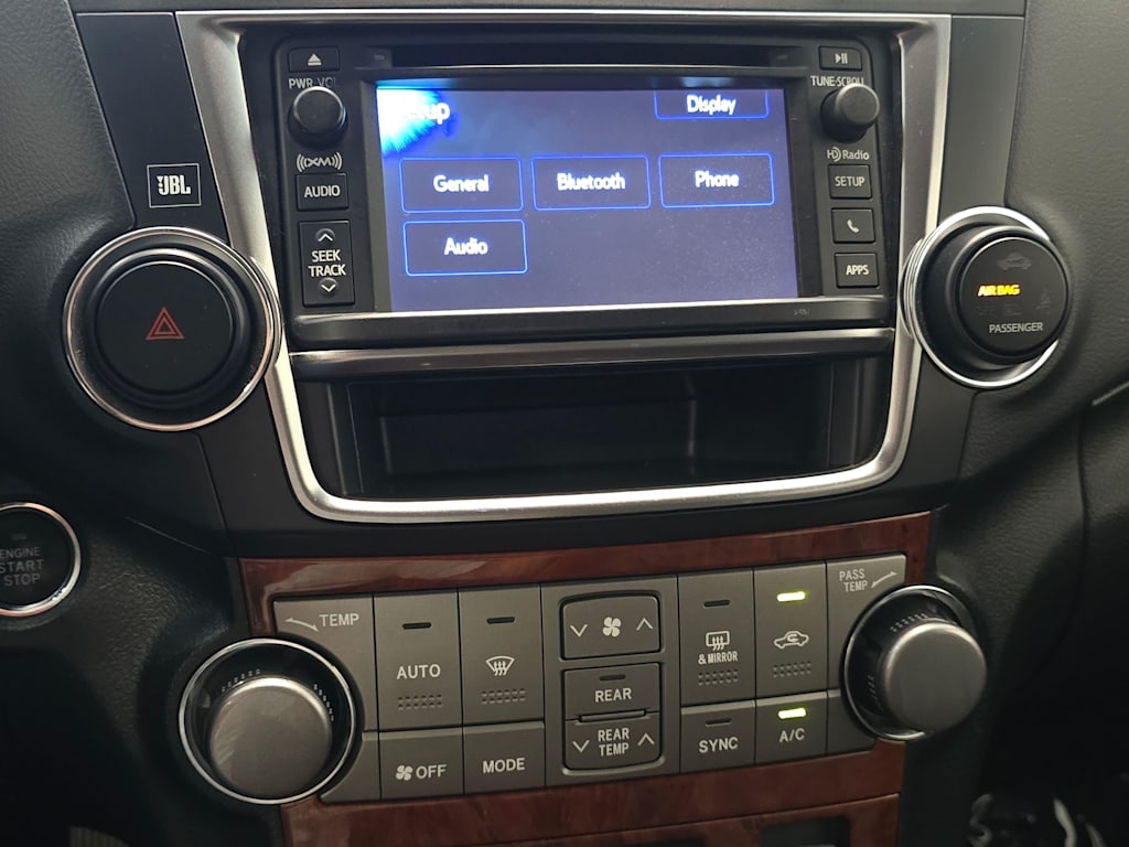Thumbnail: 2013 Toyota Highlander - 23