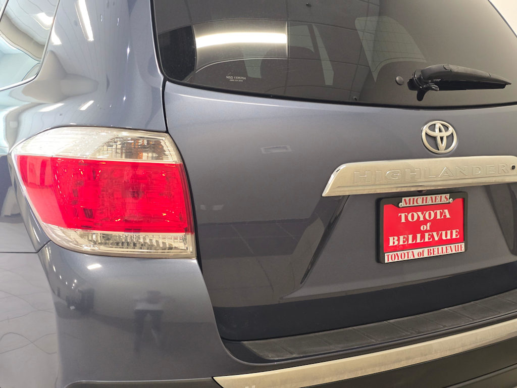 Thumbnail: 2013 Toyota Highlander - 21