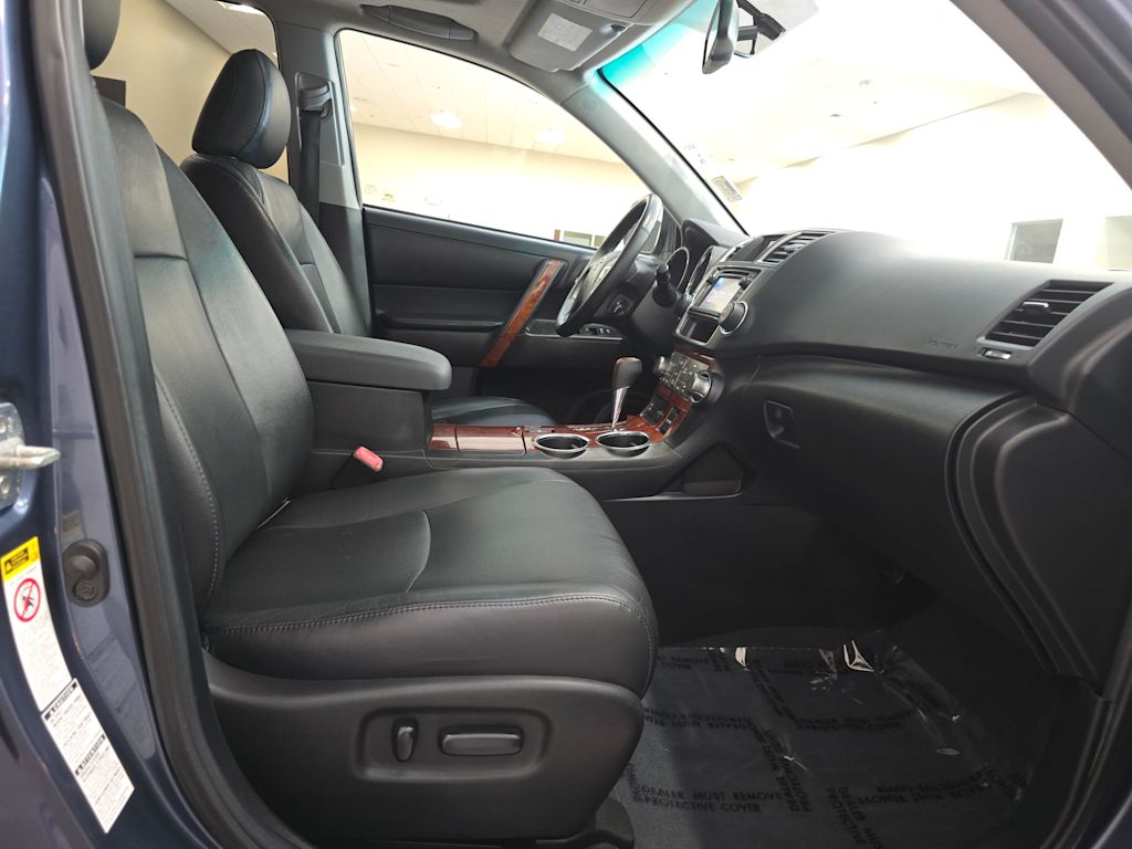 Thumbnail: 2013 Toyota Highlander - 33