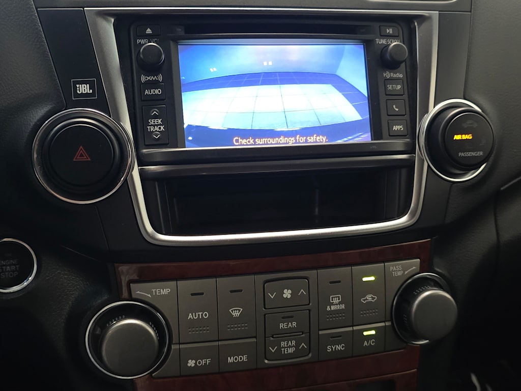 Thumbnail: 2013 Toyota Highlander - 22
