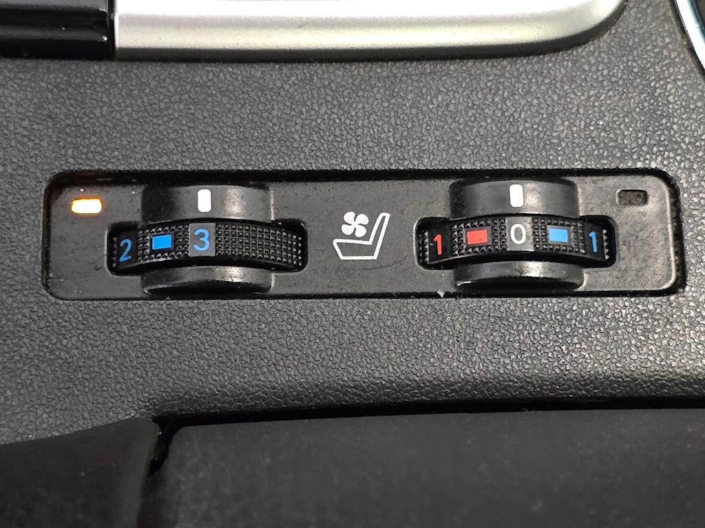 Thumbnail: 2015 Toyota Highlander - 24
