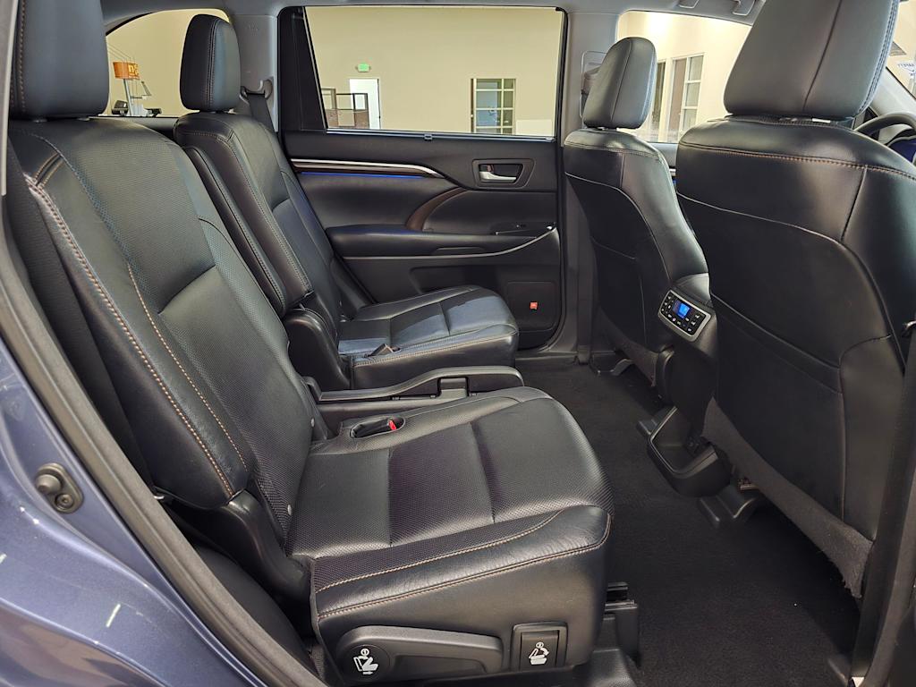 Thumbnail: 2015 Toyota Highlander - 31