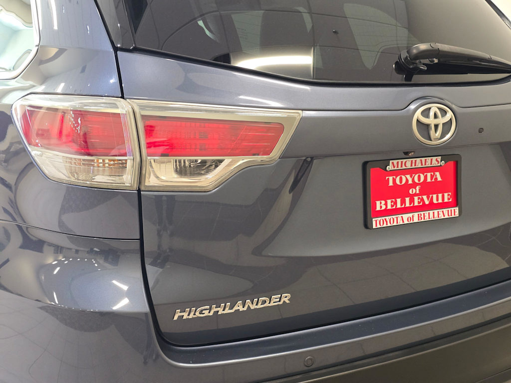 Thumbnail: 2015 Toyota Highlander - 15