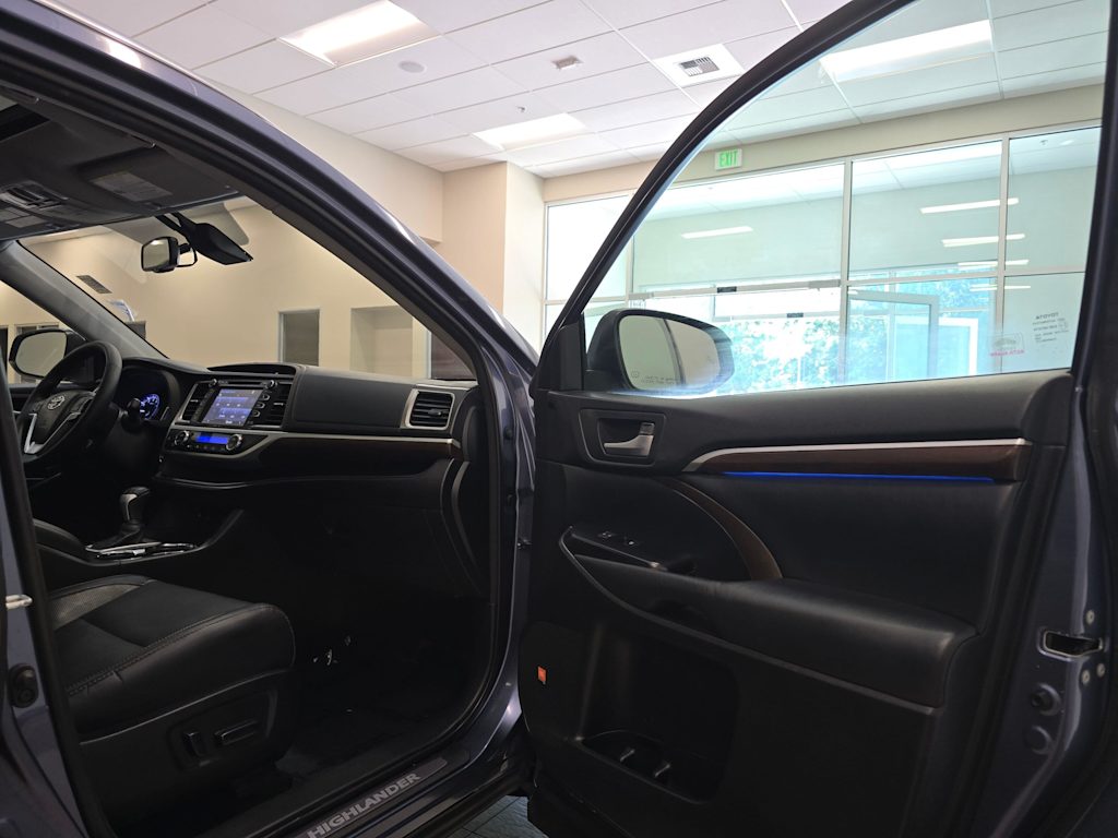 Thumbnail: 2015 Toyota Highlander - 33