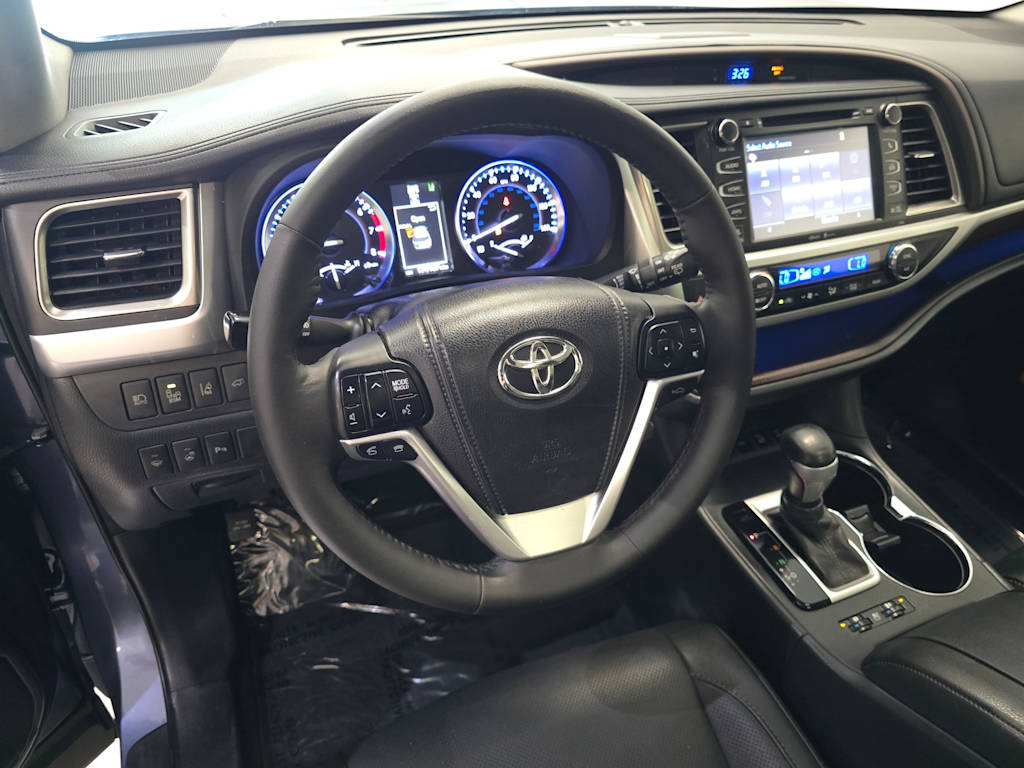 Thumbnail: 2015 Toyota Highlander - 2