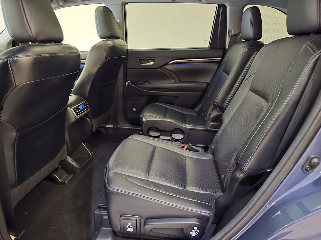 Thumbnail: 2015 Toyota Highlander - 12