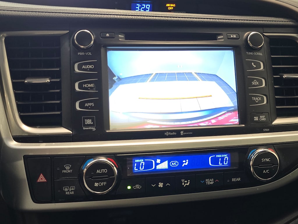Thumbnail: 2015 Toyota Highlander - 21