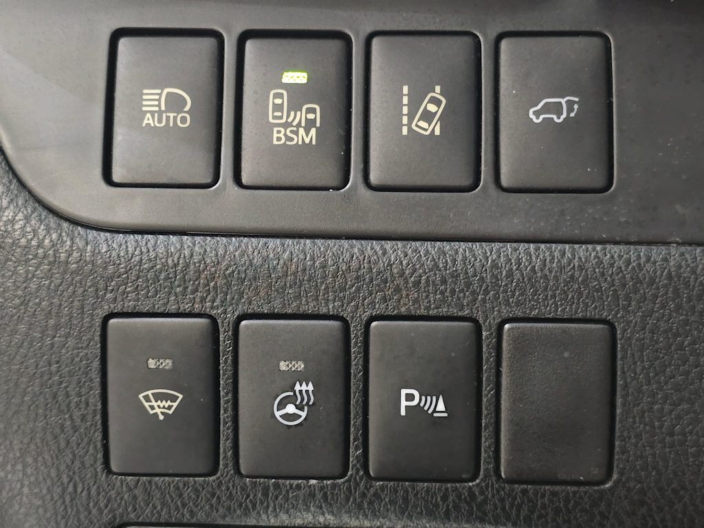 Thumbnail: 2015 Toyota Highlander - 25