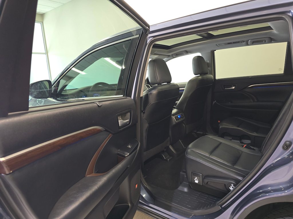 Thumbnail: 2015 Toyota Highlander - 29