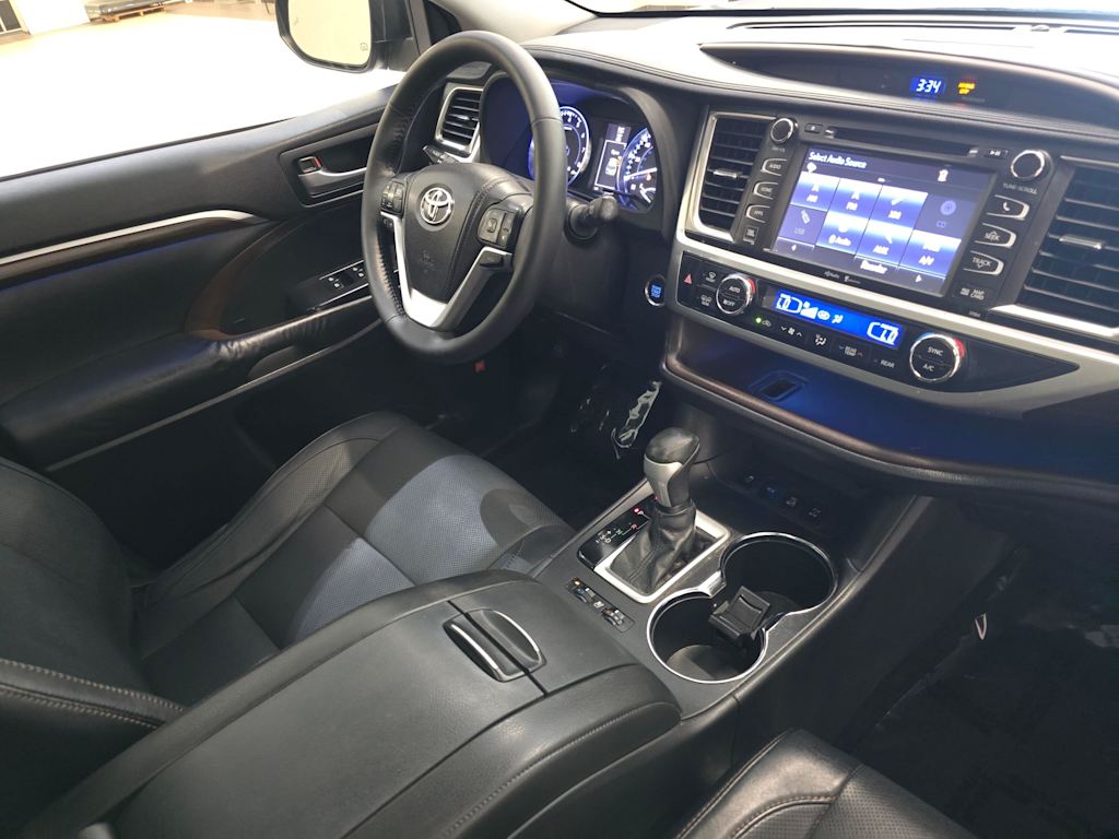 Thumbnail: 2015 Toyota Highlander - 14