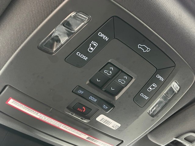 2023 Toyota Sienna XSE 32