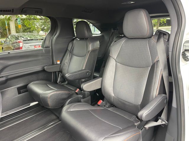 2023 Toyota Sienna XSE 12