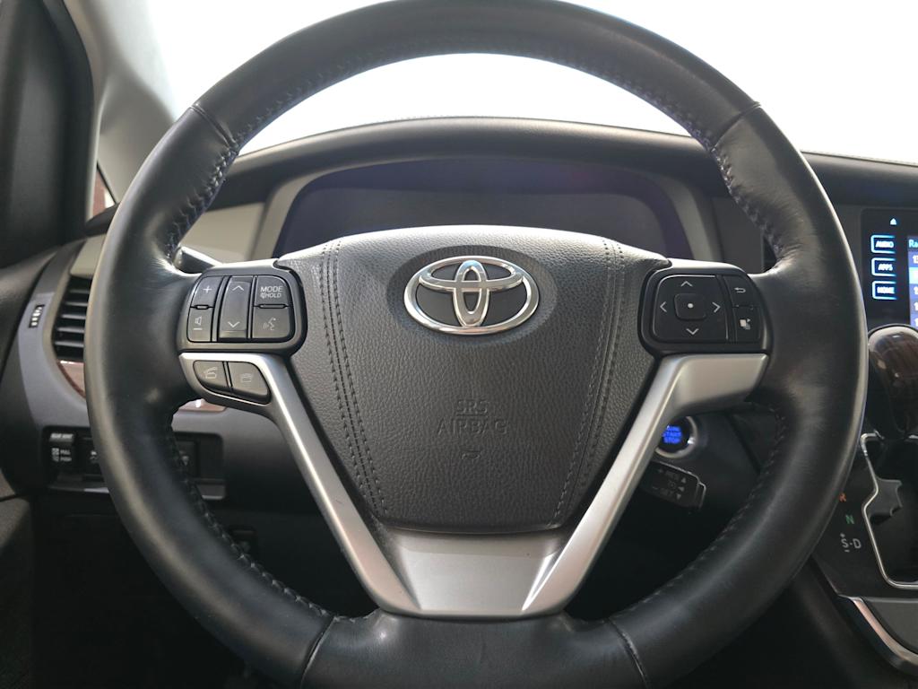 Thumbnail: 2017 Toyota Sienna - 13