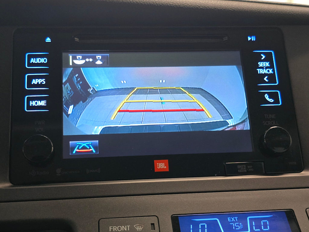 Thumbnail: 2017 Toyota Sienna - 15