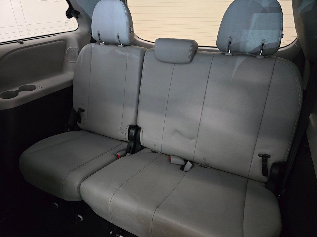 Thumbnail: 2017 Toyota Sienna - 28