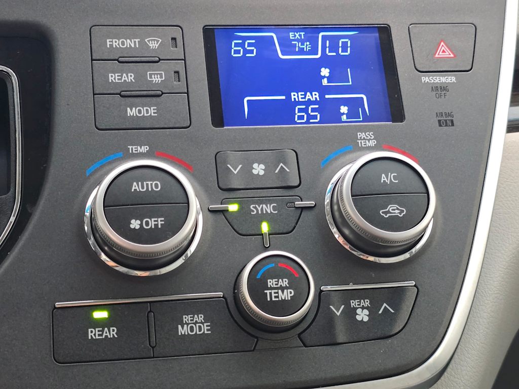 Thumbnail: 2017 Toyota Sienna - 23