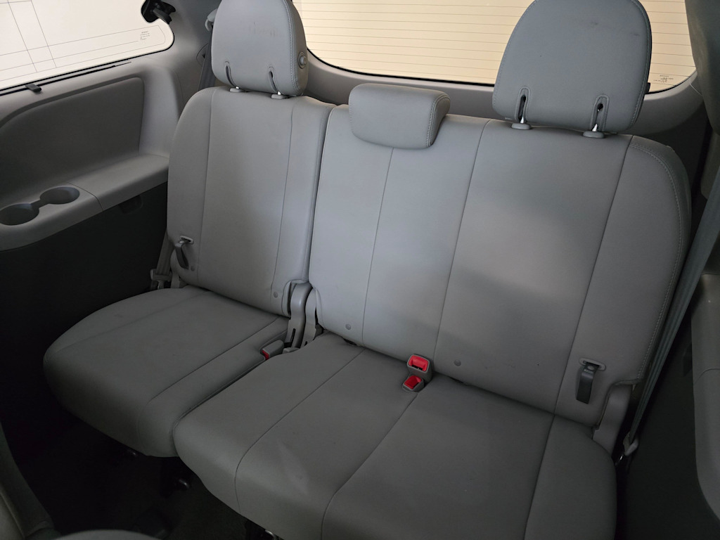 Thumbnail: 2017 Toyota Sienna - 30